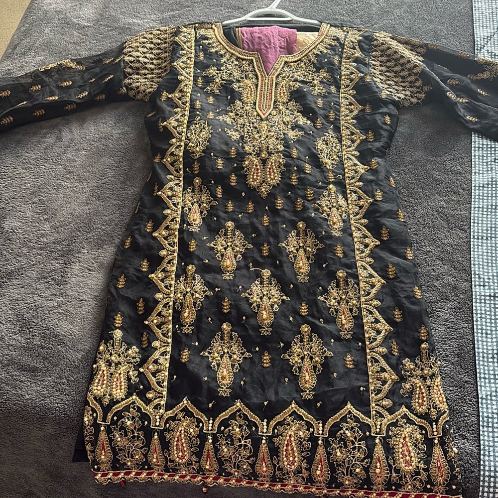 Pakistani outfit